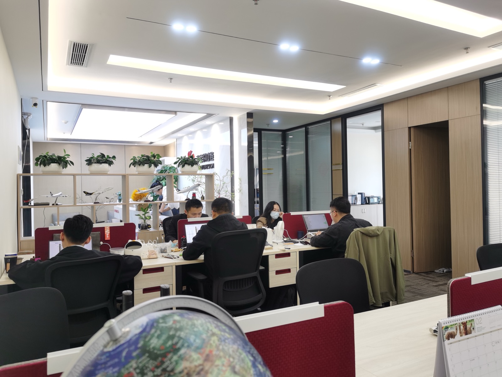 业务与操作团队办公区